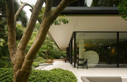Giải M&atilde; Si&ecirc;u Biệt Thự 1.600m2 G&acirc;y Sốt Mạng X&atilde; Hội Của CEO Ng&agrave;nh Kiến Tr&uacute;c: 7 Năm Thi C&ocirc;ng, D&agrave;nh Hẳn 3 Năm Chỉ Để... Trồng Rừng!