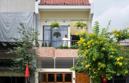 Nh&agrave; Phố 100m2 Tại Đ&agrave; Nẵng: Nghệ Thuật Đưa "M&aacute;i Ng&oacute;i Cong" V&agrave; Hồn Việt V&agrave;o Kh&ocirc;ng Gian Sống Đương Đại