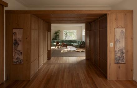 Nghệ thuật sử dụng đường cong Art Deco mở rộng kh&ocirc;ng gian căn hộ 150m2 | Hưng Ch&iacute;nh