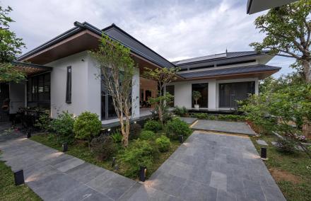 Biệt Thự 1 Tầng 525m2 Tại H&agrave; Tĩnh: Tuyệt Kỹ "Hạ Nhiệt" Miền Trung Bằng M&aacute;i 2 Lớp V&agrave; S&acirc;n Vườn Hướng Nam