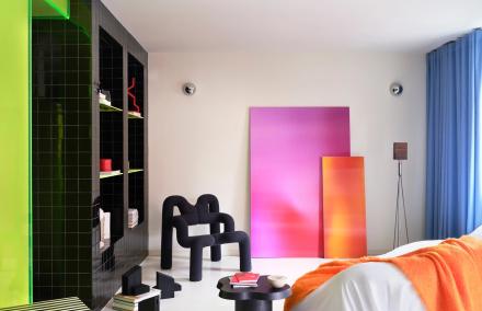 Căn Hộ 120m2 Tại Madrid: Nghệ Thuật Biến Kh&ocirc;ng Gian Sống Th&agrave;nh "Chuỗi S&acirc;n Khấu" M&agrave;u Sắc Đầy M&ecirc; Hoặc