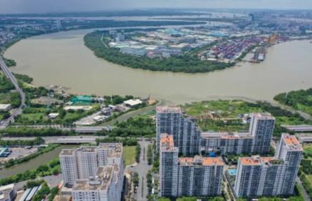 C&oacute; n&ecirc;n b&aacute;n nh&agrave; phố biển 18 tỷ để đầu tư căn hộ v&agrave; đất nền tại TP HCM?