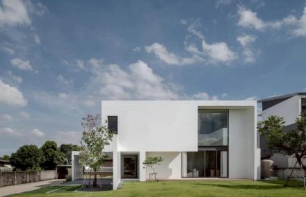 Biệt Thự 340m2 House Yolk: Tuyệt T&aacute;c "Hướng Nội" Ẩn M&igrave;nh Sau Bức Tường D&agrave;i