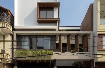 Nh&agrave; Phố 180m2 Điện Bi&ecirc;n: Trải Nghiệm "Biệt Thự S&acirc;n Vườn" Nhờ Kỹ Thuật Đan Xen Kh&ocirc;ng Gian Đặc - Rỗng
